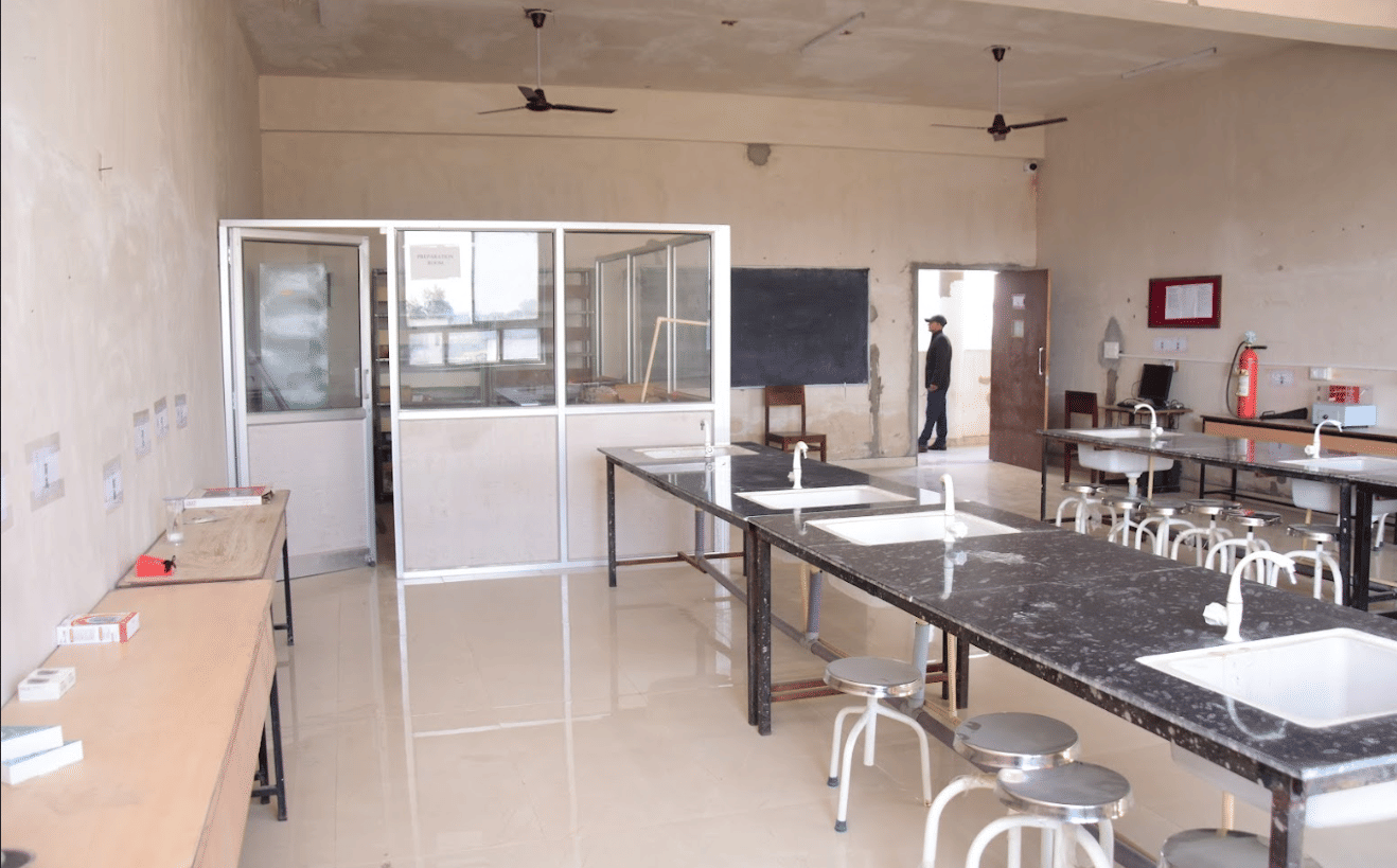 Biyani Institute of Pharmaceutical Sciences Jaipur Science Lab photo 14